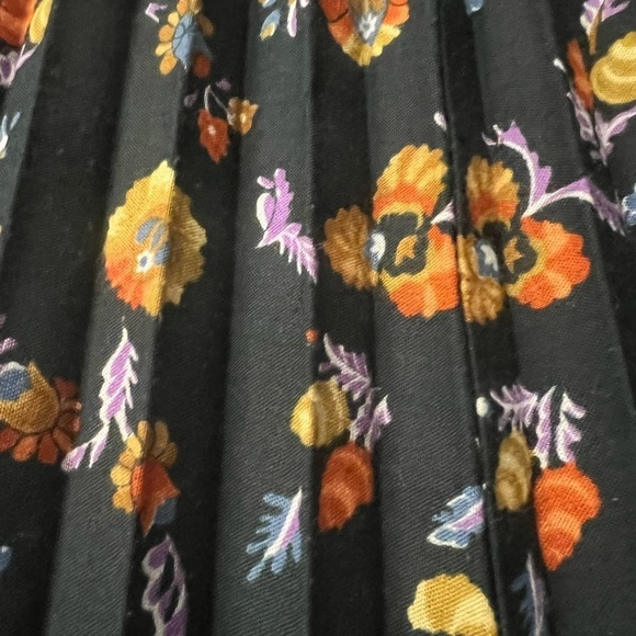 ELISSA OF CALIFORNIA PLEATED FLORAL SKATER SKIRT DARK GREEN - Picture 13 of 14